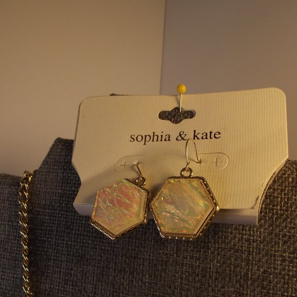 Sophia & Kate Matching Bib Necklace & Pierced Earrings New on Card - Picture 6 of 7